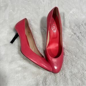 Tod's Size 9.5 Salmon Pink Heels Almond Toe Pumps Classic Heritage Chic Classic